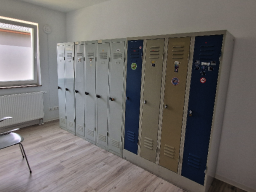 &amp;nbsp;
Umkleide Damen